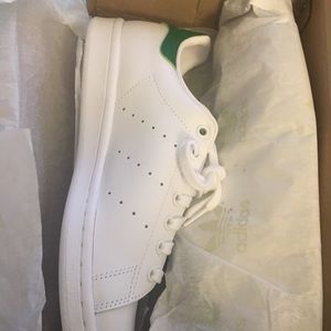 Meet your Posher, Claudia